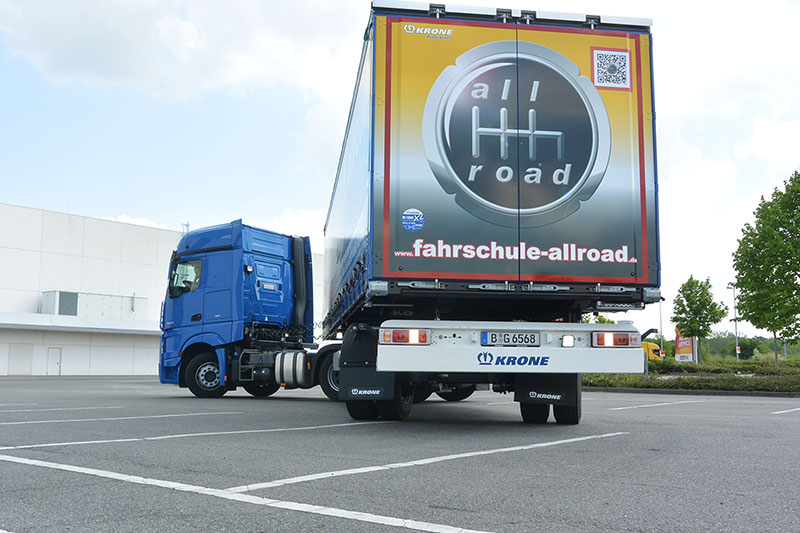 Fahrschule Erkner LKW mit Anhänger
